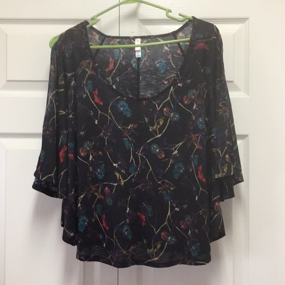 Top with 3/4 sleeve floral and bird design size L